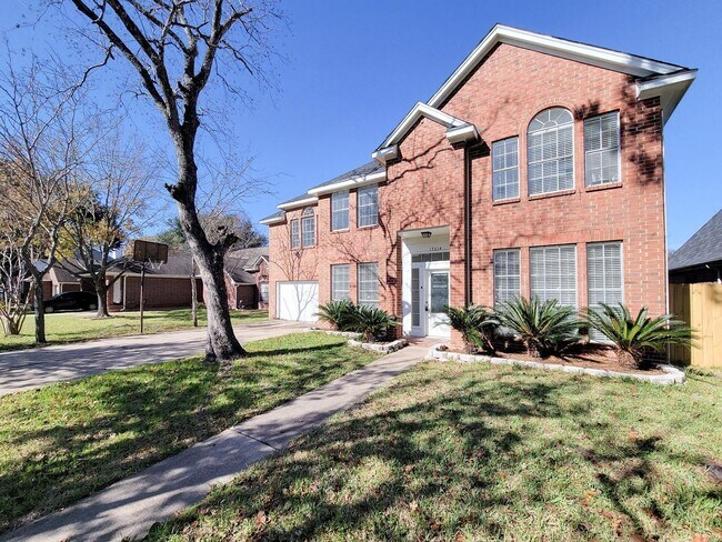 Building Photo - NICE 4 BEDROOM 2 BATH LEASE HOME WITH 2327 SF