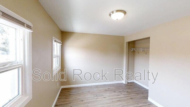 Building Photo - 2413 E St Vrain St