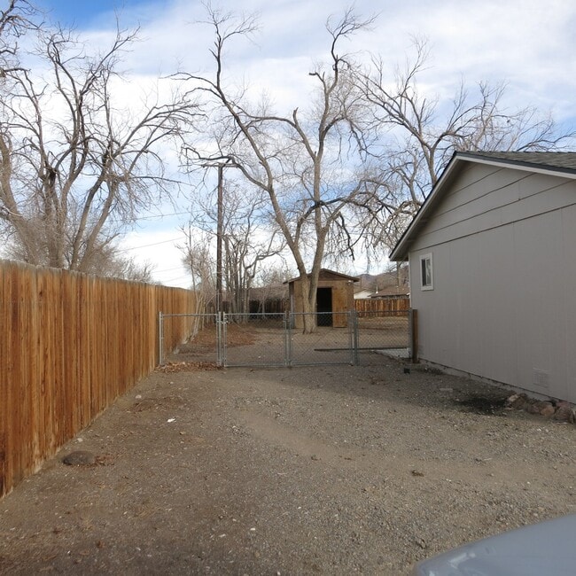 Building Photo - Cozy 4 bedroom House