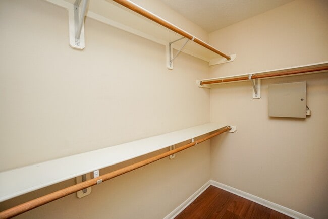 Building Photo - 822 Hyacinth Pl