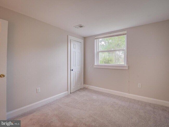 Building Photo - 10108 Lomond Dr