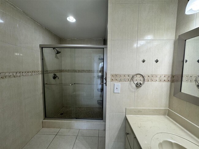 Building Photo - 10651 SW 108th Ave