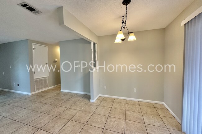 Building Photo - Move-in Special w/ Signed Lease by April 15