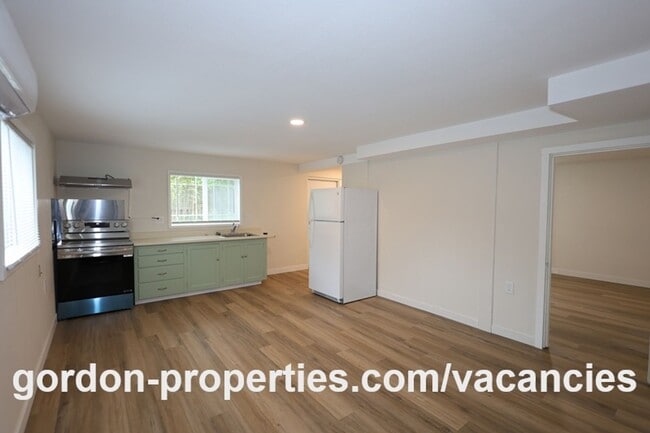 Building Photo - Saint Helens OR - newly renovated 1 bedroom apartment