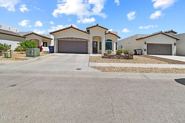 Building Photo - 14841 Tierra Coruna Ave