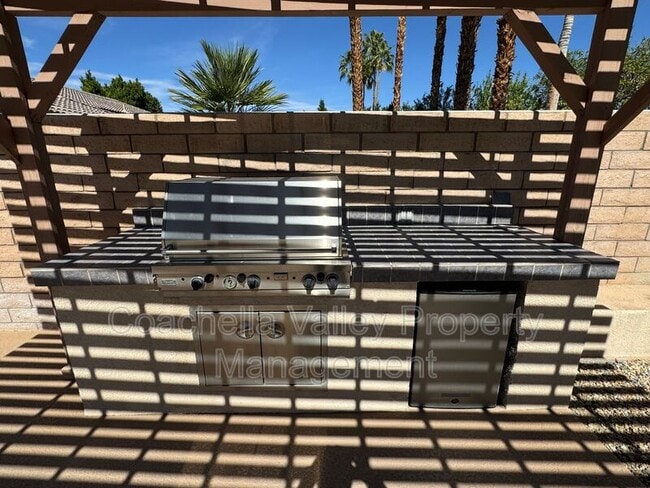 Building Photo - 40588 Clover Ln