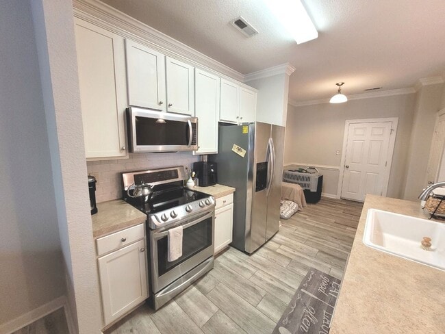 Building Photo - Gorgeous Townhome-Style Condo in Virginia Beach!