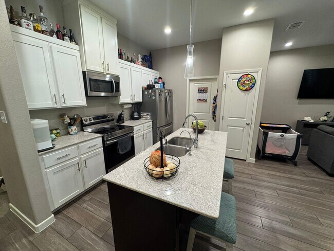 Building Photo - 504 Graneros Ave