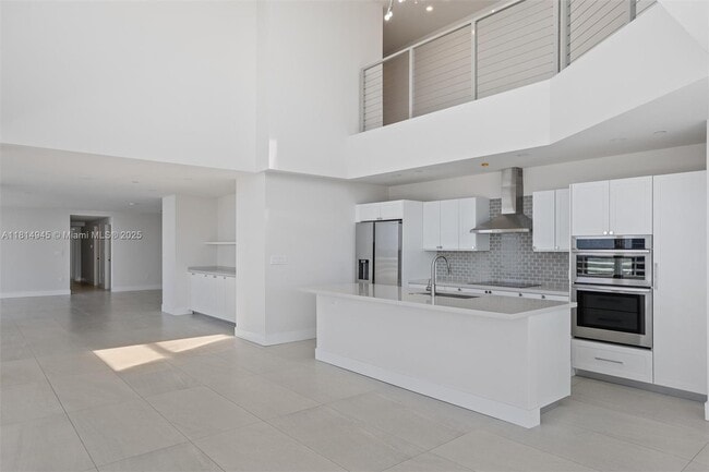 Building Photo - 555 NE 34th St