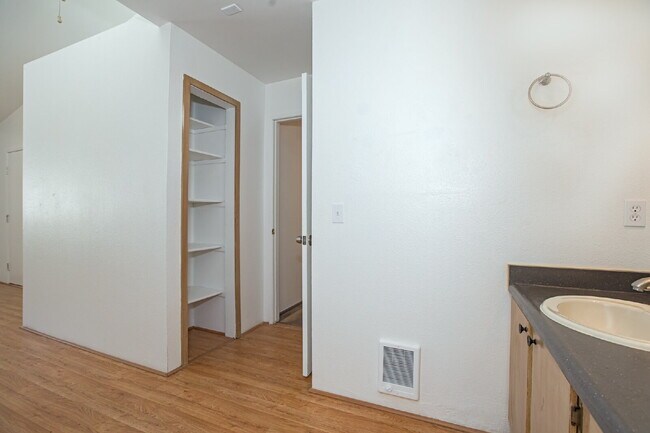 Building Photo - "Charming 2-Bed, 2-Bath Haven on Tripp Drive – Cozy Living in Reno!"