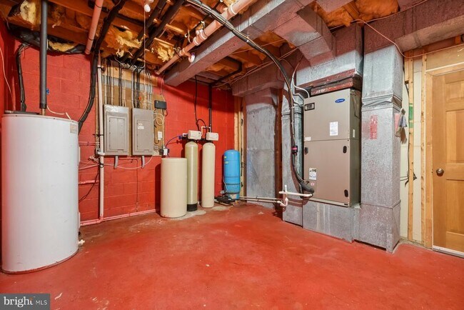Building Photo - 370 S River Landing Rd