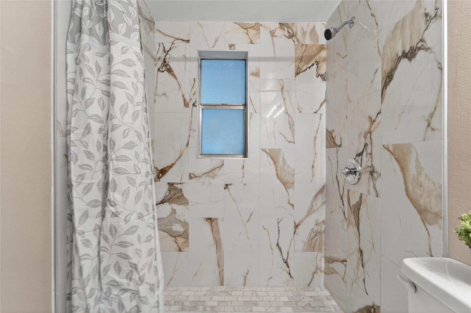 Building Photo - 1712 Village Ct