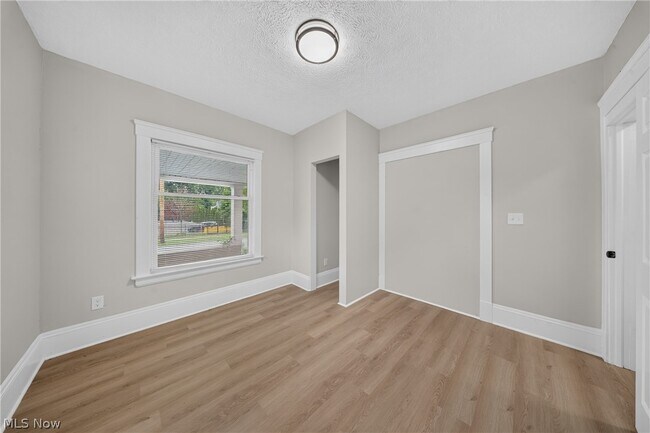 Building Photo - 10524 Lee Ave