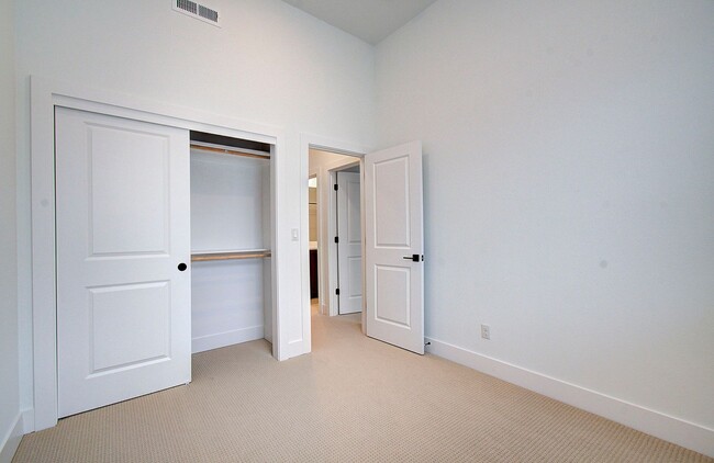 Building Photo - Luxury Upgraded Executive Townhome | 4 Bed | 3 Bath in Prime Camas School District