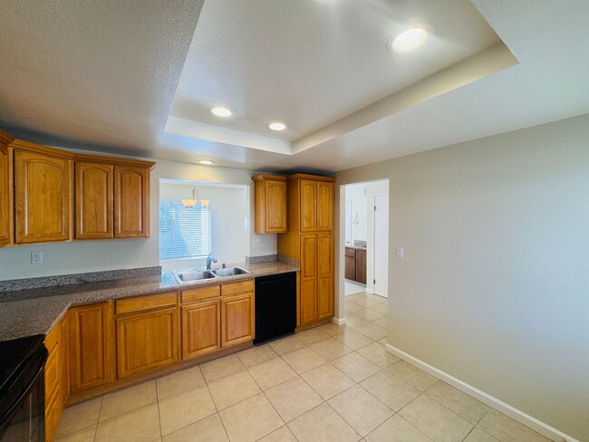 Building Photo - Spacious Townhouse in the Desired Bancroft...
