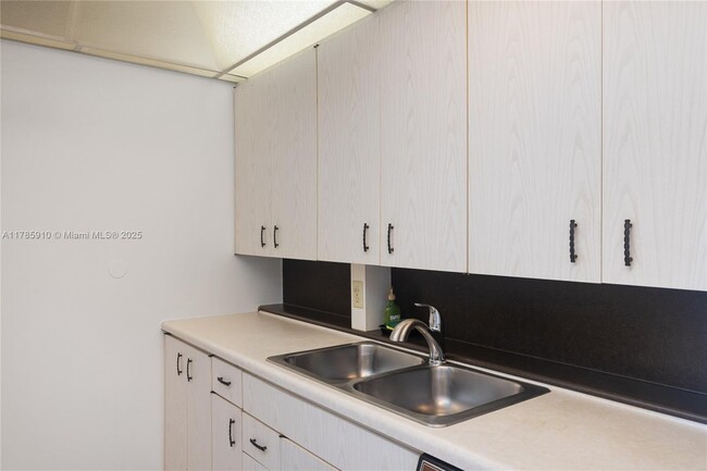 Building Photo - 2401 Antigua Cir