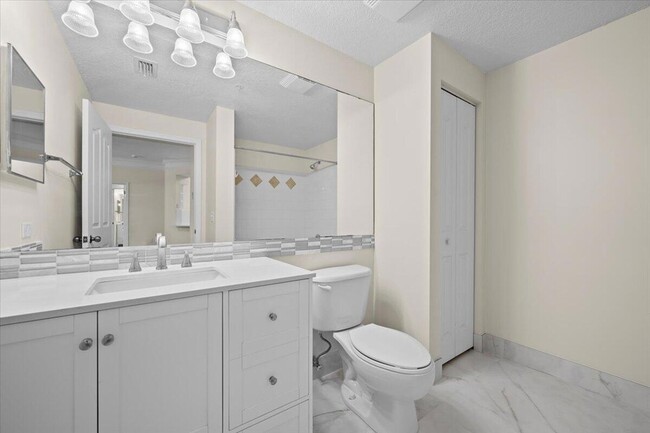 Building Photo - 6203 Myrtlewood Cir W