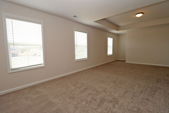 Building Photo - Spacious 3BR Home with Community Pool!