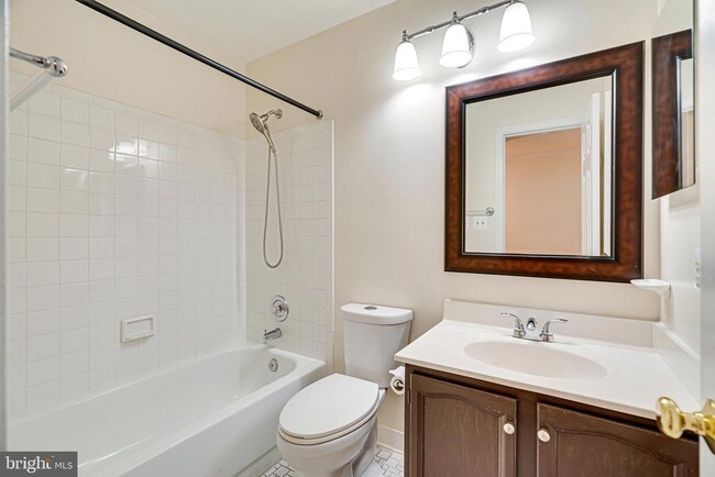 Building Photo - 5708 Heritage Crossing Ct