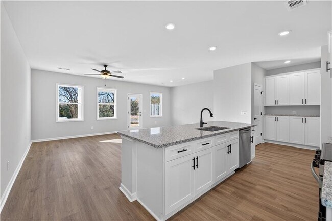 Building Photo - 548 Madison St