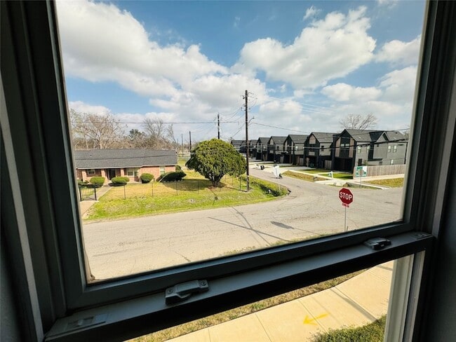 Building Photo - 7989 Sunbury St