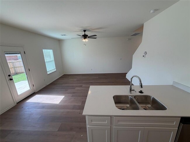 Building Photo - 301 Aaran Way
