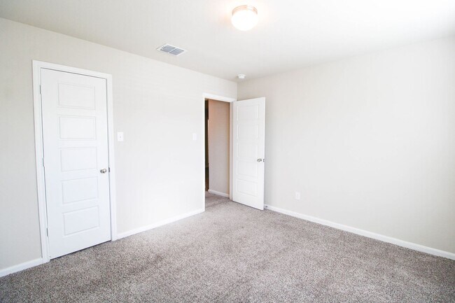 Building Photo - 7043 Diamond Vly