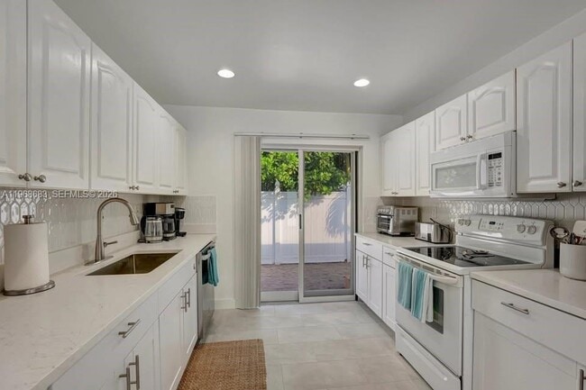 Building Photo - 1319 SW 30th St