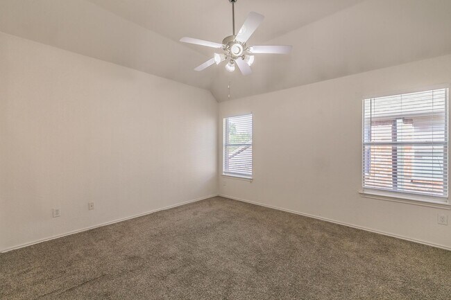 Building Photo - Newly Remolded in Lakewood-walking distance to the lake