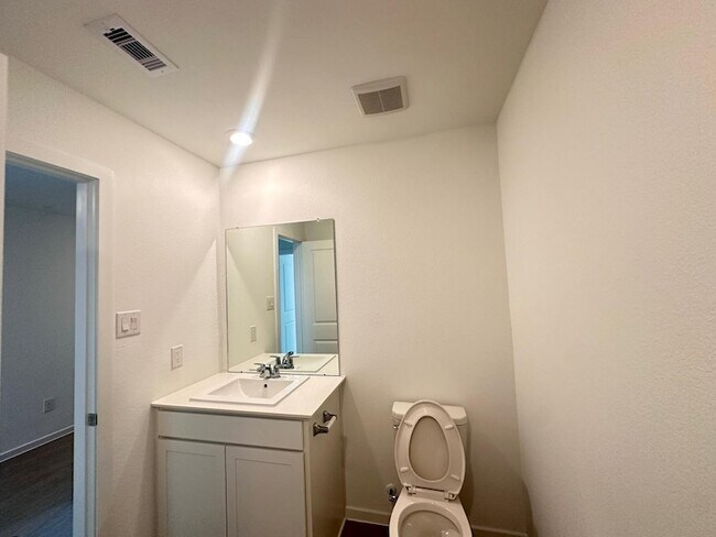 Building Photo - 26906 Rosebay Wds Dr