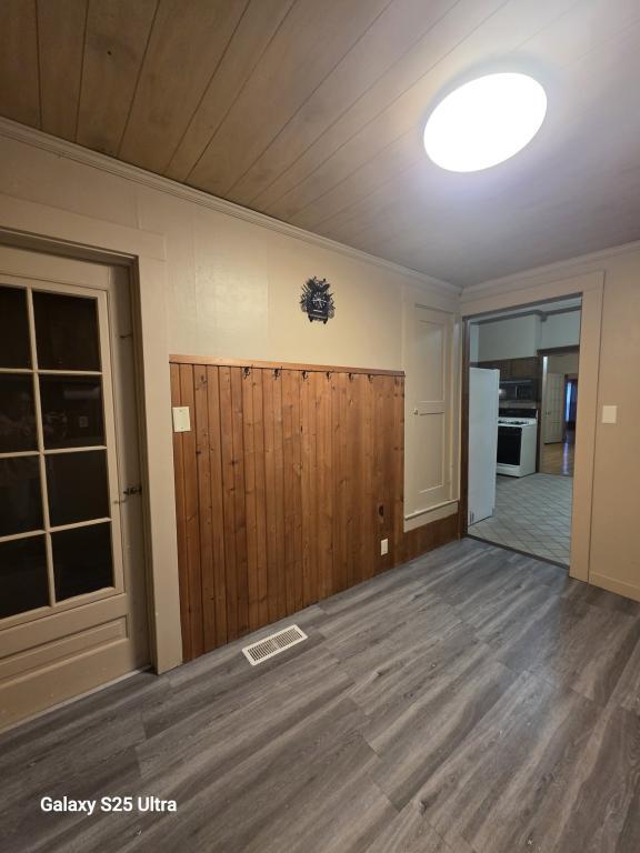 Building Photo - 208 E Main St