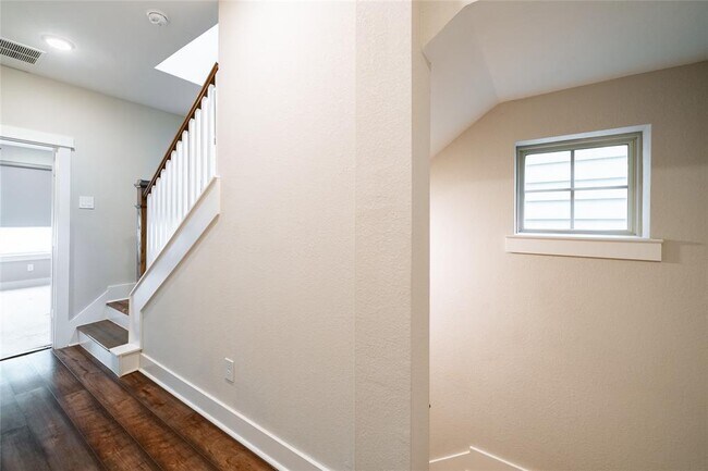 Building Photo - 10922 Brambling Wood Dr