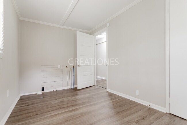 Building Photo - NOW OFFERING 1/2 MONTH FREE IF LEASE SIGNE...