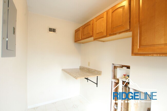 Building Photo - East-End Single Level Home for Lease!