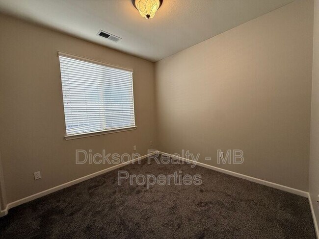 Building Photo - 475 Dartmoor Ct