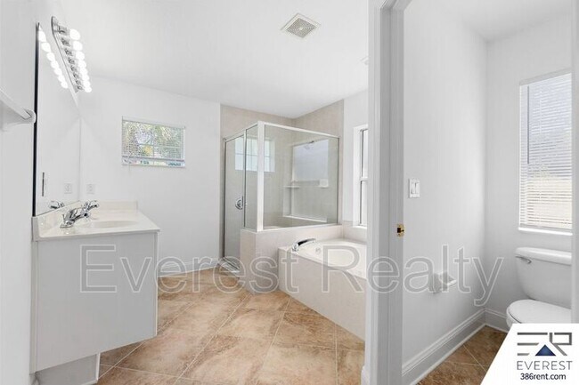 Building Photo - 13 Sleigh Bell Pl