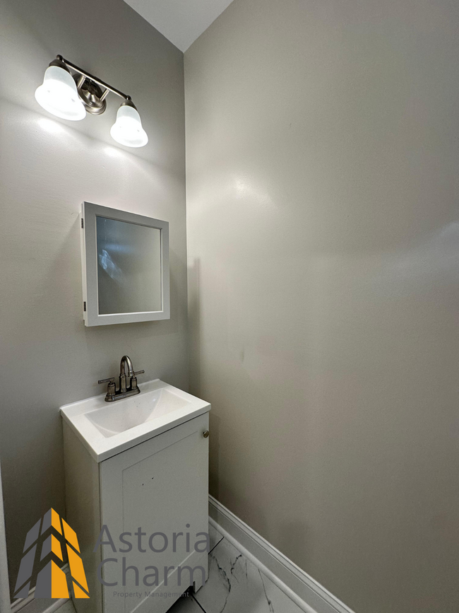 Building Photo - Recently Renovated 2 bedroom 1.5 bathroom ...