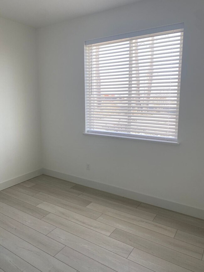 Building Photo - Beautiful New Construction Condo in Moses Pointe, Pets Welcome!