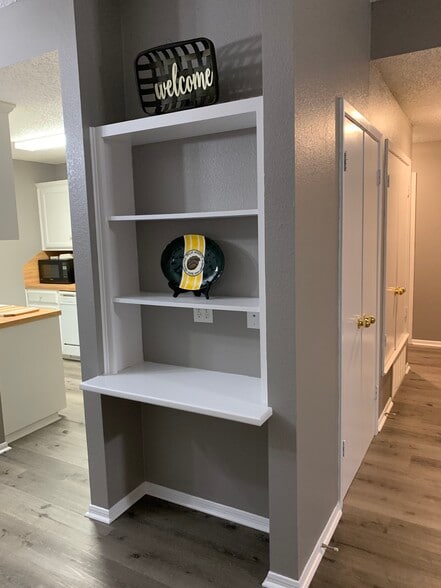 Built in desk - 1307 Bagby Ave