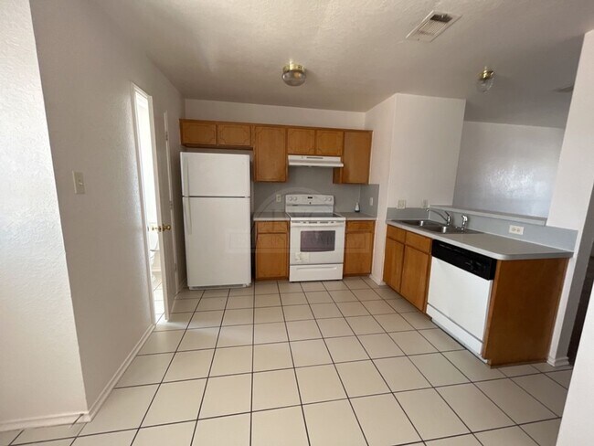 Building Photo - 4504 Deek Dr
