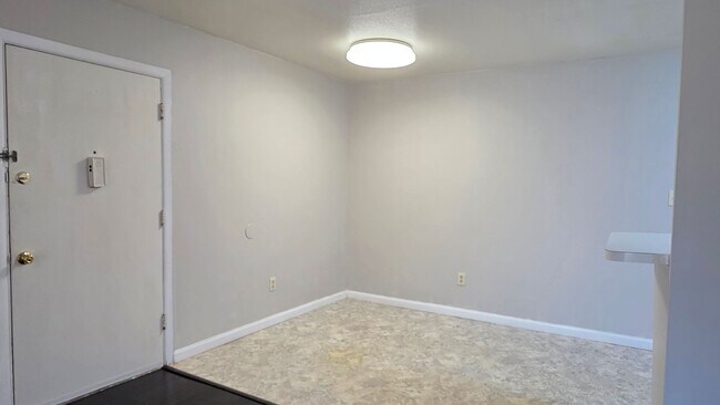 Building Photo - FOR RENT 1 bed 1 bath condo across VA hospital, available now.