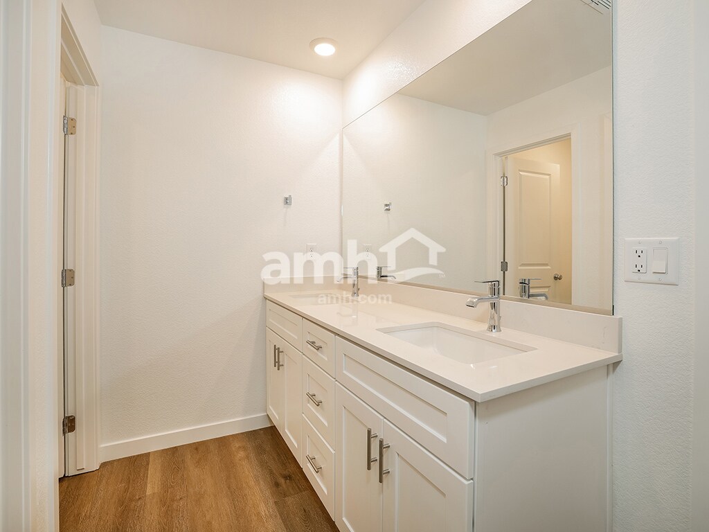 Building Photo - 2481 Dolly Ave