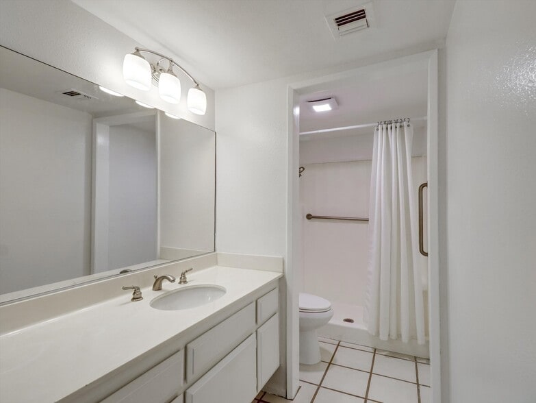 Building Photo - 1490 S Camino Real