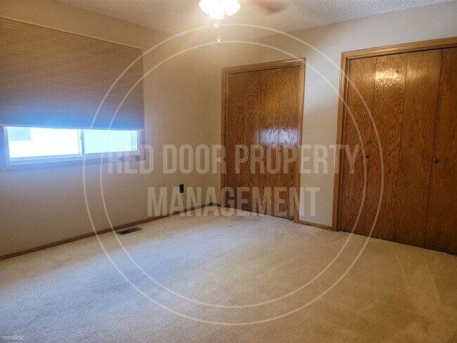 Building Photo - 3 br, 2 bath Duplex - 2030 Rosewood Court
