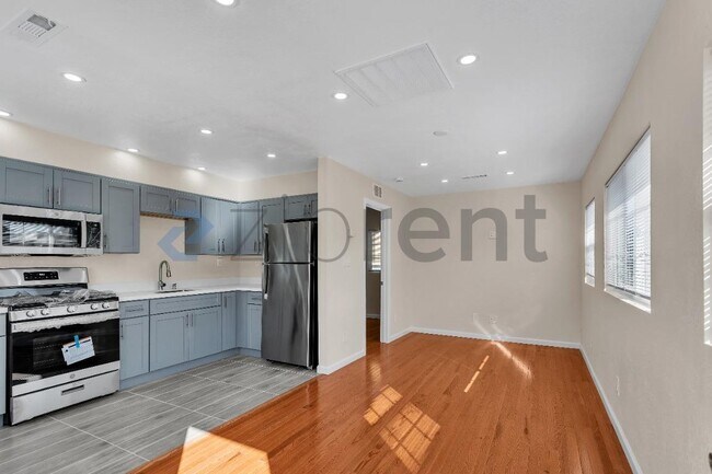 Building Photo - 4027 Fullington St