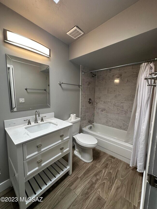 Building Photo - 7032 N Northlight Dr