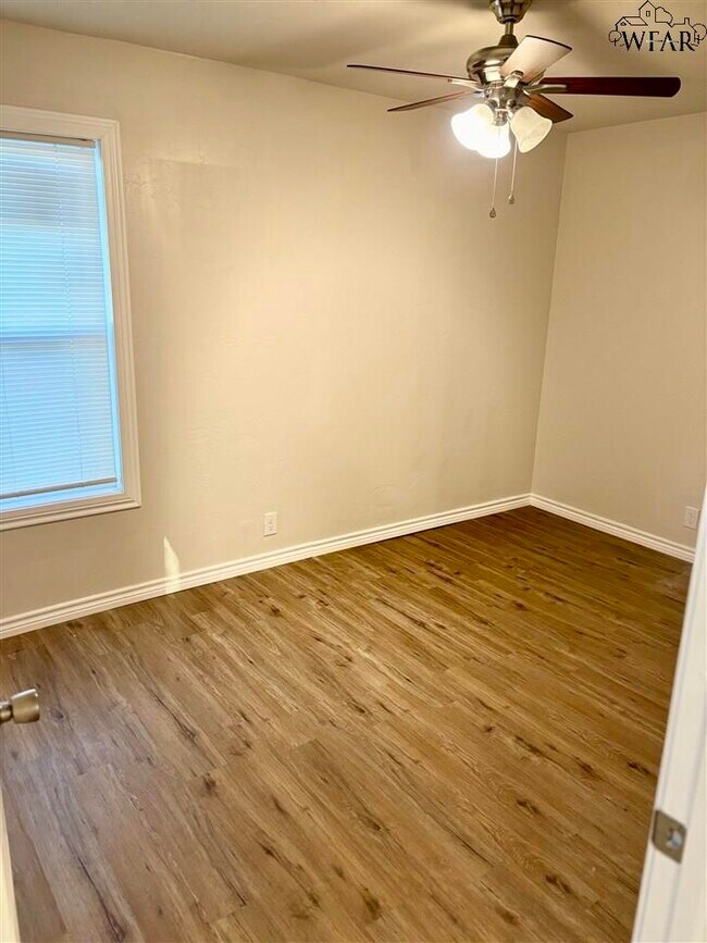 Building Photo - 1639 Best Blvd