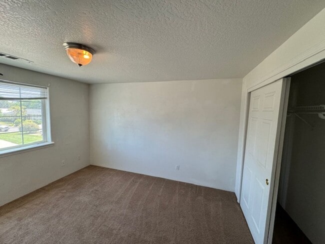 Building Photo - Two Story Townhome