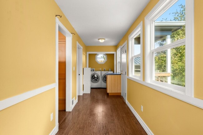 Building Photo - Charming Solar Home in Portland Woodlawn Neighborhood