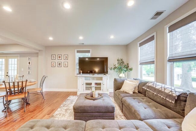 Building Photo - 1518 Riverside Ave